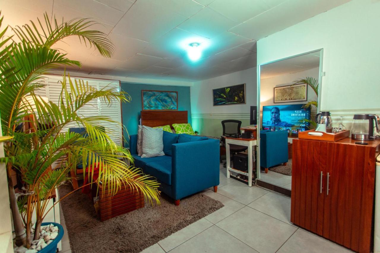 Palm Springs Bed & Breakfast Bed & Breakfast ลิมเบ ภายนอก รูปภาพ